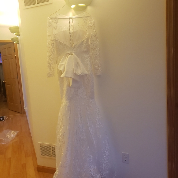 Full Lace Wedding Dress with back  Bow . - Picture 4 of 8